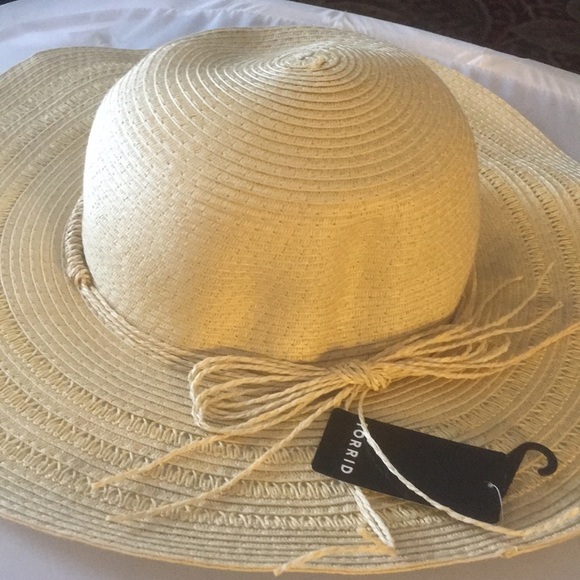 Nwt Torrid straw Floppy Hat - Picture 2 of 3